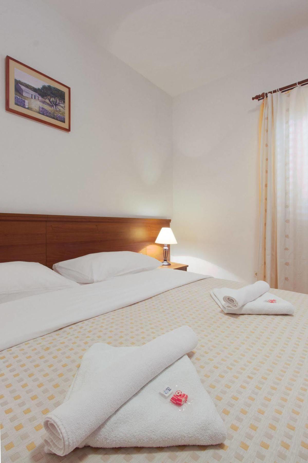 Hotel Plava Laguna Tisno Eksteriør bilde